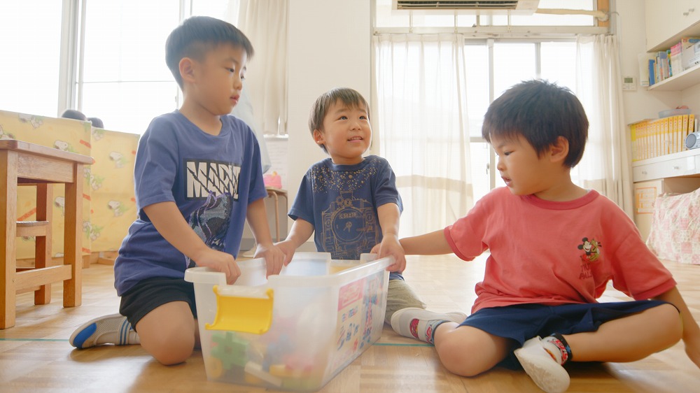 登園 8:30~ じゅうあそび きょうゆうのじかん